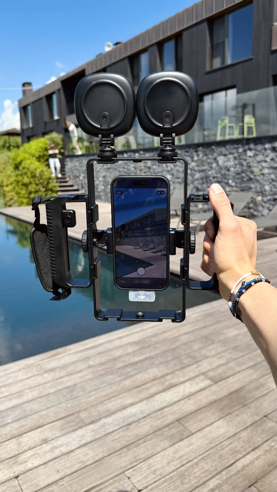 Ripresa con smartphone e microfoni in una location outdoor