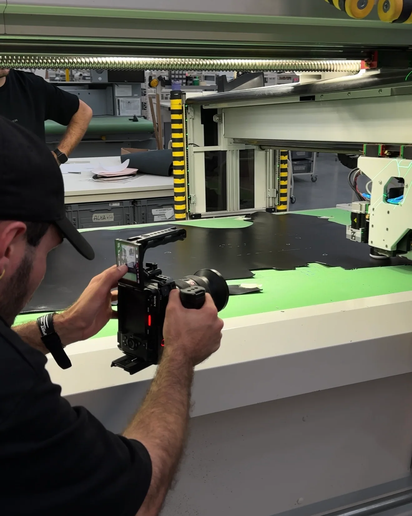 Ripresa video di una lavorazione industriale