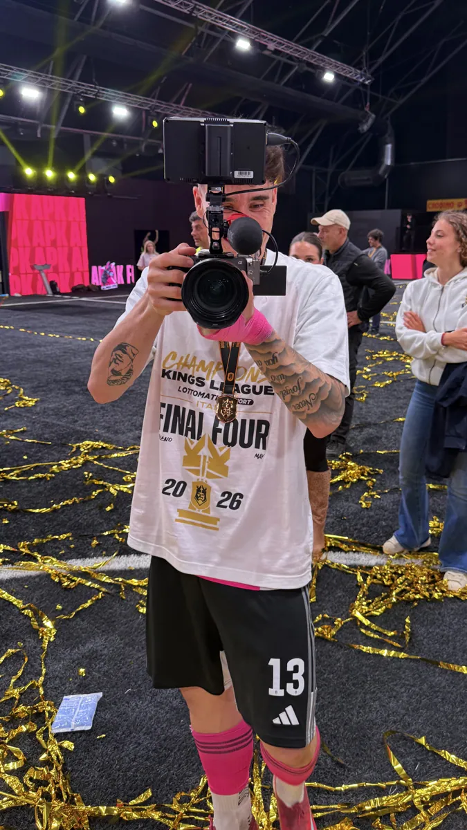 Operatore Flabber durante la copertura video di un evento